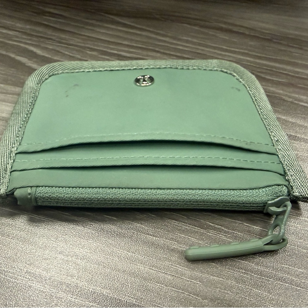 Lululemon True Identity Card Case One Size Gray Eucalyptus - Pre-owned  - Picture 8 of 12